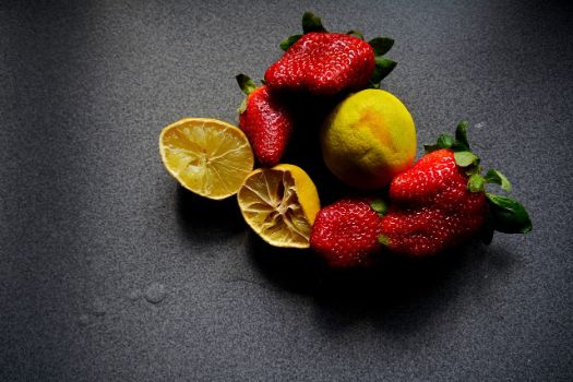 Differences Between Strawberries And Citrus
