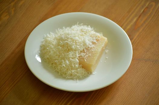 Grated White Chocolate (for Decoration)