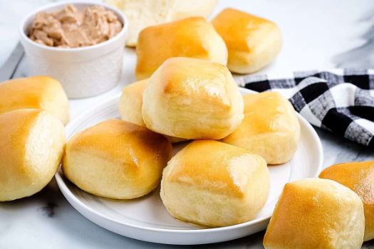 Taste And Texture Of Texas Roadhouse Rolls